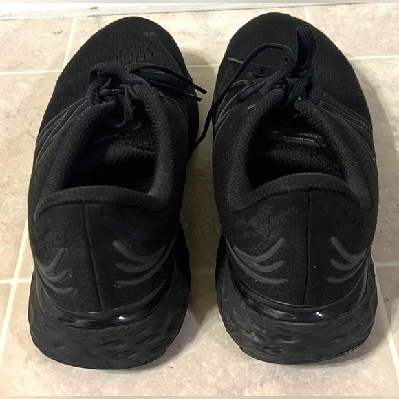 New Balance Running Shoe Fresh
Foam 880v11 Black Athletic
Trainers Mens - Picture 4 of 5